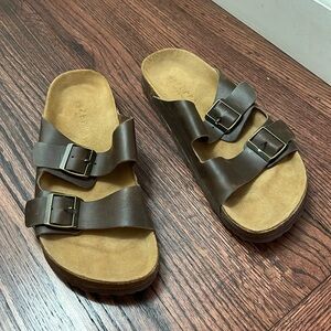 Men’s brown leather sandals